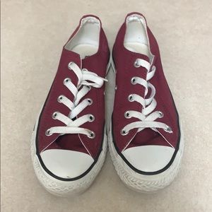 Maroon converse - women’s 6/ men’s 4
